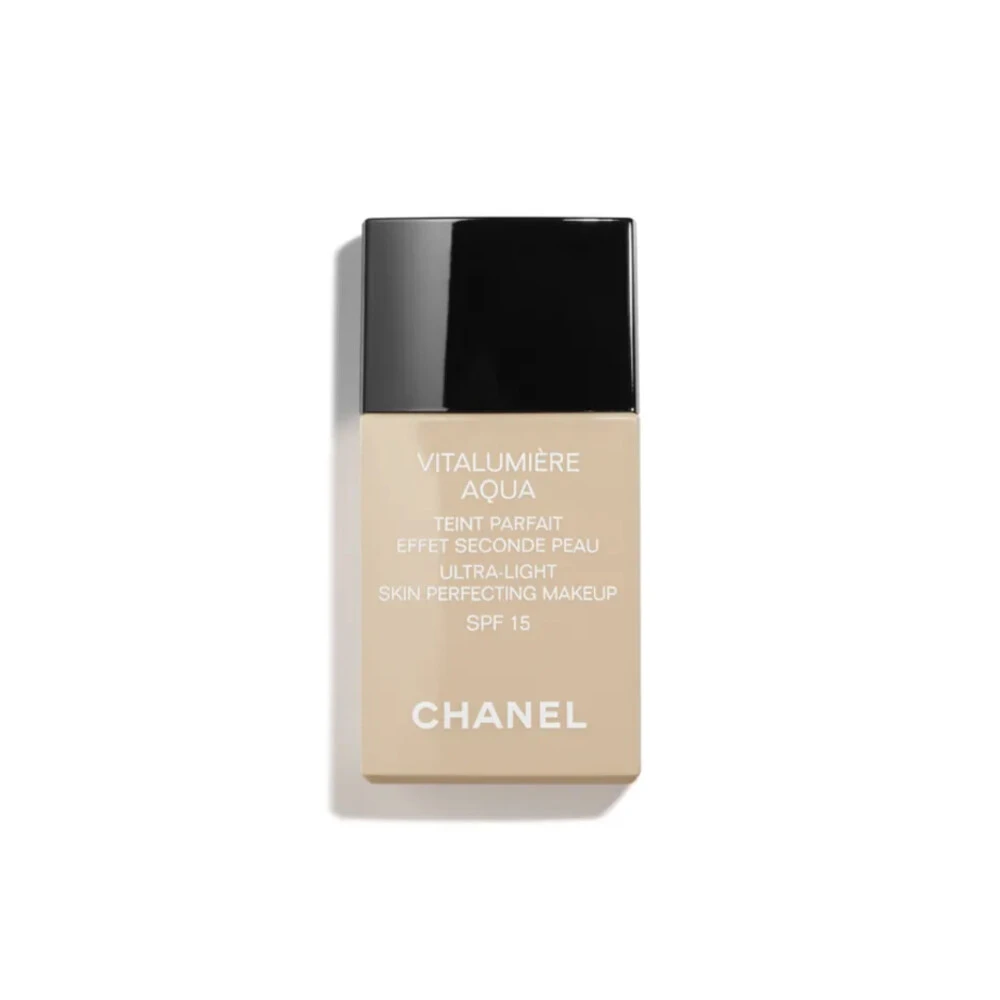 Chanel Vitalumière Aqua SPF 15 Foundation 70 Beige Chanel Vitalumière Aqua SPF 15 Foundation 70 Beige -Cosmetica Winkel 1012905